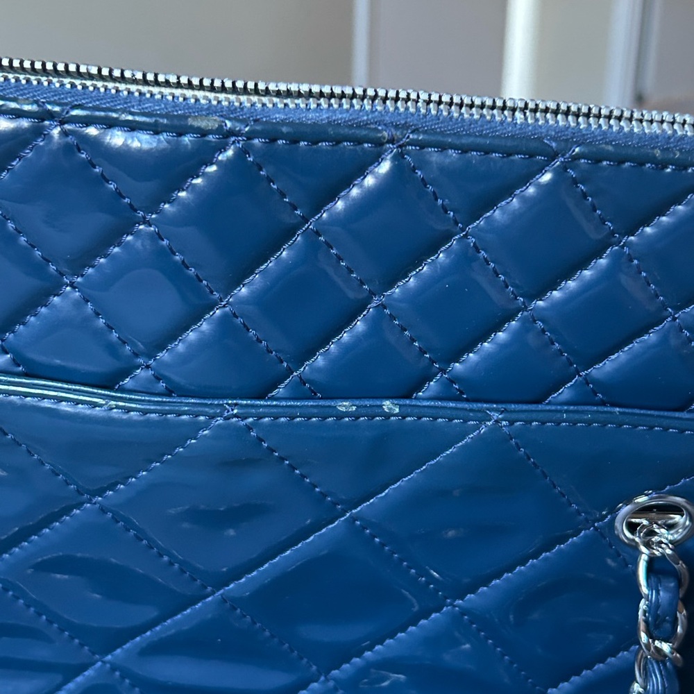 Authentic CHANEL patent quilted shoulder bag - Picture 7 of 14